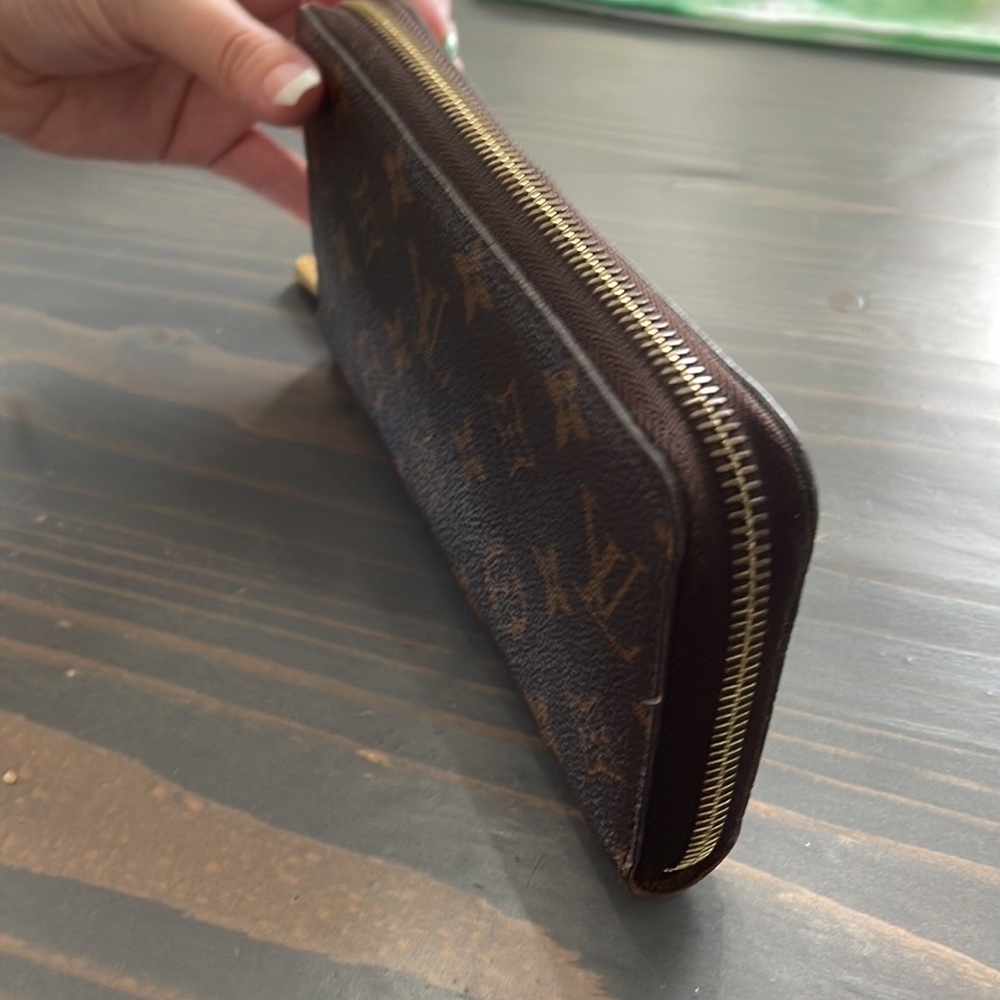 Louis Vuitton wallet - Picture 8 of 12
